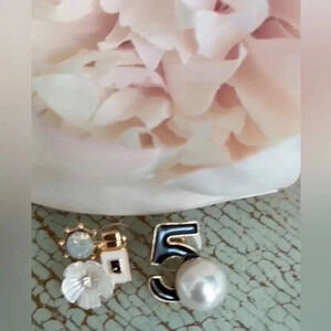 No5 Pearl & Perfume Stud  Earrings